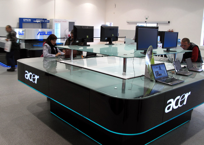 acer_booth_lcd.jpg